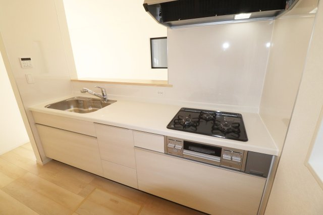 郡山市大槻町字三角田　　　５号棟　　　大槻小学校、大槻中学区のキッチン