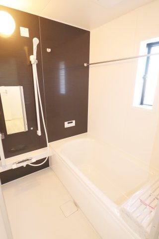 郡山市大槻町字三角田　　　５号棟　　　大槻小学校、大槻中学区の玄関