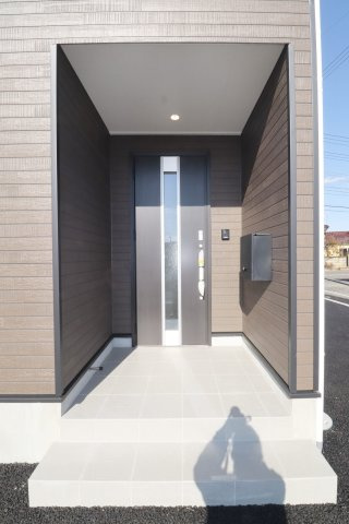 郡山市大槻町字三角田　　　５号棟　　　大槻小学校、大槻中学区の玄関