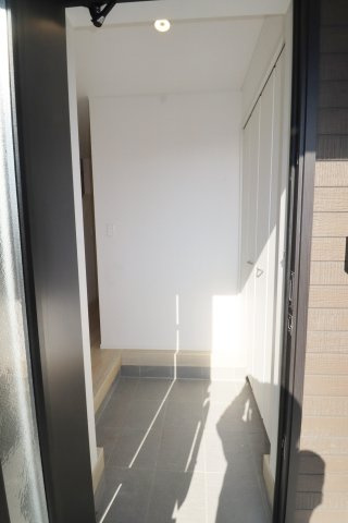 郡山市大槻町字三角田　　　５号棟　　　大槻小学校、大槻中学区の玄関