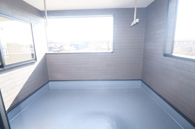 郡山市大槻町字三角田　　　５号棟　　　大槻小学校、大槻中学区のバルコニー