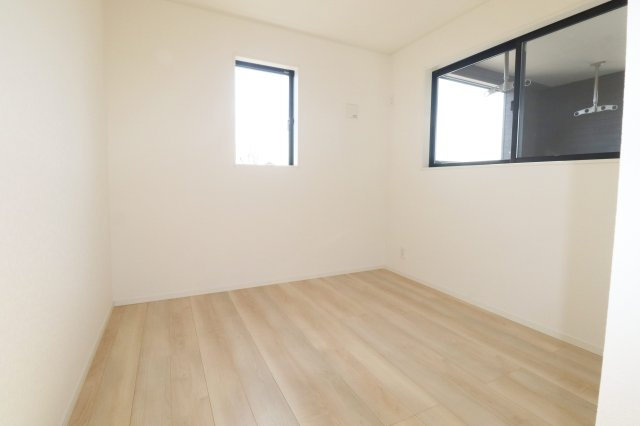 郡山市大槻町字三角田　　　５号棟　　　大槻小学校、大槻中学区の洋室