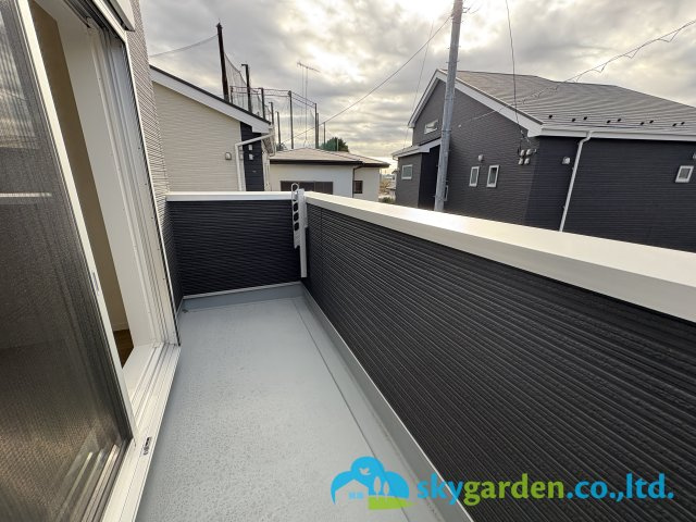 茅ヶ崎市香川5丁目　新築戸建　全11棟3号棟のバルコニー|落ち着いた時間を過ごせるバルコニーです