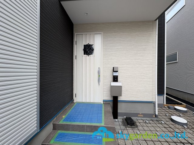 茅ヶ崎市香川5丁目　新築戸建　全11棟3号棟の玄関|玄関前の様子