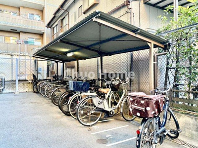 【駐輪場】 | ルミエール東小松川 | 【自転車置き場】最新の空き状況や費用などの詳細は担当スタッフまでお問い合わせください。