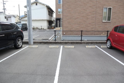 【駐車場】 | パインツリー B棟