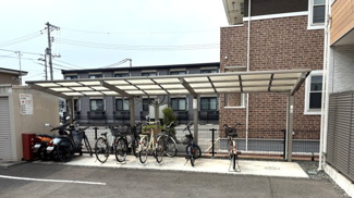 【その他共用部分】 | パインツリー B棟 | 屋根付き駐輪場