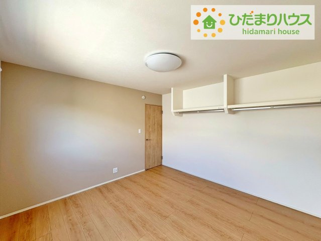 日立市東金沢町1丁目　新築戸建　1号棟の寝室|広めの主寝室は、ベッドの他にもパソコンデスクやドレッサーなども置けちゃいます(*^-^*)
