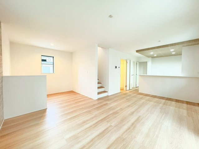 狭山市入間川　新築分譲　西武新宿線『狭山市駅』バス9分　【富士見小学区】の居間・リビング