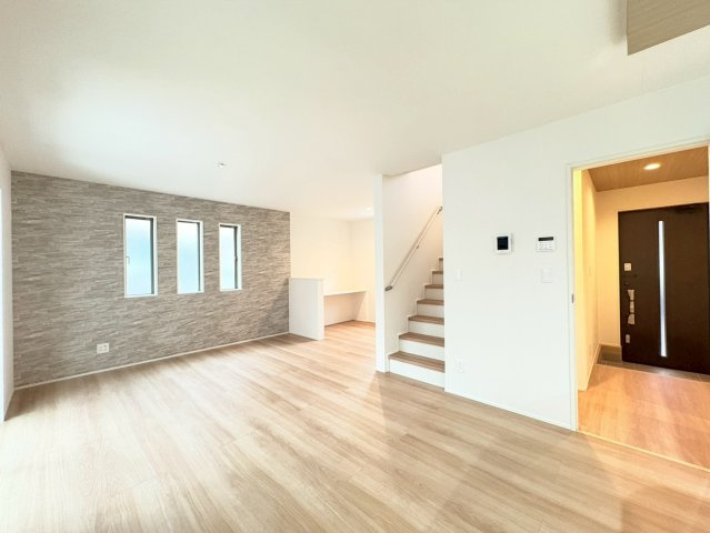 狭山市入間川　新築分譲　西武新宿線『狭山市駅』バス9分　【富士見小学区】の居間・リビング