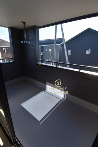 リーブルガーデン  水戸見川　12期　3のバルコニー|晴れた日にお洗濯物やお布団を一気に干すのも気持ちがいい♪インナーバルコニーなのでお天気の急変にも慌てません。安心してお出掛けできますね。