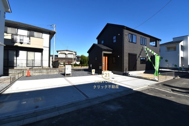 リーブルガーデン  水戸見川　12期　3の駐車場|並列駐車可能なカースペースを確保。毎日のお車の出し入れがストレスなく行えます！
内覧可能です。ご予約はHPから、またお電話でも、お気軽にどうぞ。