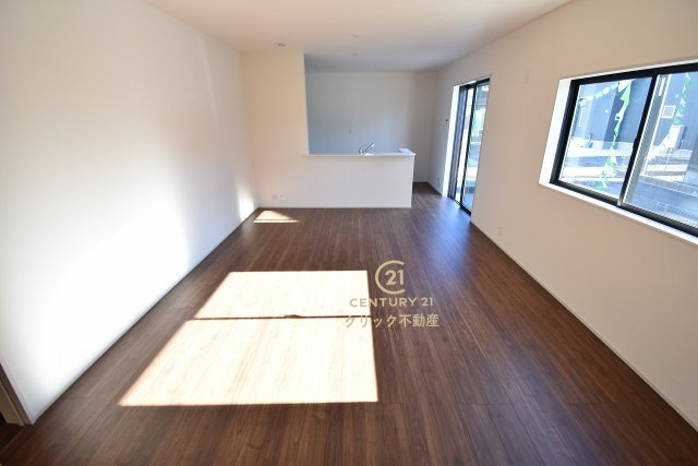 リーブルガーデン  水戸見川　12期　3の居間・リビング|日差しあふれる明るいLDKです。インテリアショップで見掛けた「あの家具」も映えるかも！お気に入りの空間が寛ぎの時間を生み出します。