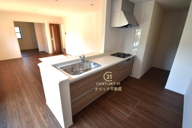 リーブルガーデン  水戸見川　12期　3のキッチン|キッチンからリビング全体が見渡せます。料理を作ることも、後片付けも、家族皆でまるごと楽しんでしまいましょう！会話がはずむ対面キッチンです。