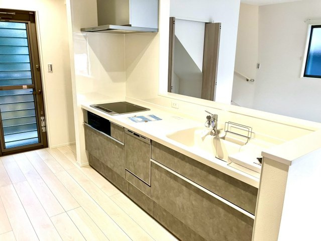 丸亀市城東町④　新築戸建　19.2 帖のLDKの洋室|＊同じ施工会社の写真です。実際の仕様やカラーと異なることがございます。