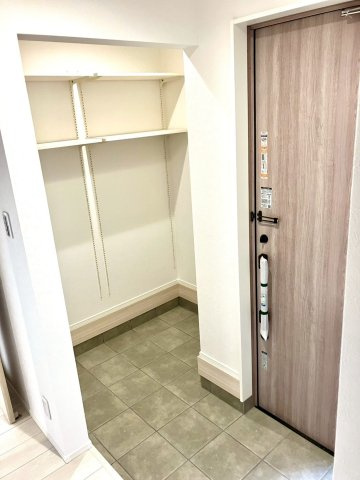 丸亀市城東町④　新築戸建　19.2 帖のLDKの居間・リビング|＊同じ施工会社の写真です。実際の仕様やカラーと異なることがございます。