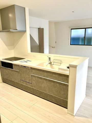 丸亀市城東町④　新築戸建　19.2 帖のLDKのキッチン|＊同じ施工会社の写真です。実際の仕様やカラーと異なることがございます。