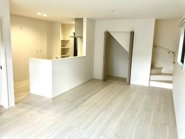 丸亀市城東町④　新築戸建　19.2 帖のLDKの独立洗面台|＊同じ施工会社の写真です。実際の仕様やカラーと異なることがございます。