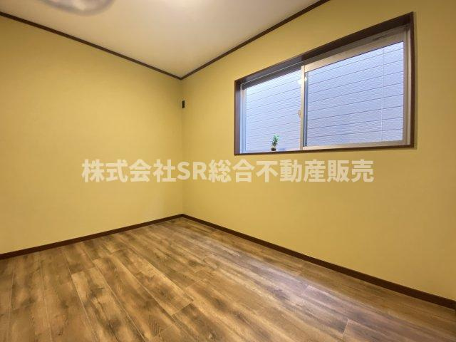 花園西町1丁目中古戸建の子供部屋|3F・洋室4帖。明るい色のクロスで子供部屋にピッタリです♪