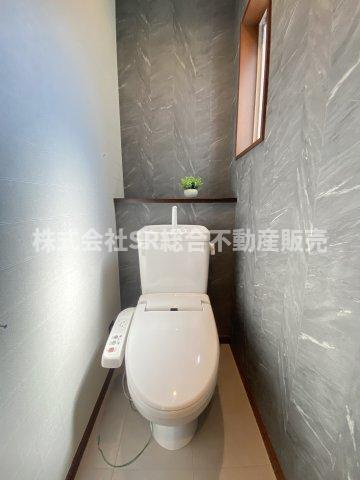 花園西町1丁目中古戸建のトイレ|2Fトイレは温水洗浄便座付きです！