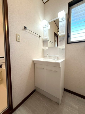 【洗面所】 | 小泉テラスB | シャンプードレッサーで忙しい朝にも寝癖の付いた頭にも優しい☆お化粧するときにも大活躍です♪