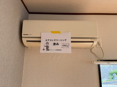 【設備】 | 小泉テラスB | 暑い夏や寒い冬に大活躍！リビングダイニングキッチンにあるエアコンです☆冷暖房完備で1年中快適に過ごせます♪