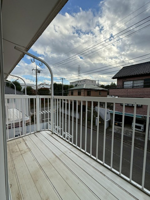 【駐車場】 | 小泉テラスB | いつでも目の届く敷地内に駐車場があります♪お車をお持ちのファミリーさんにオススメです☆