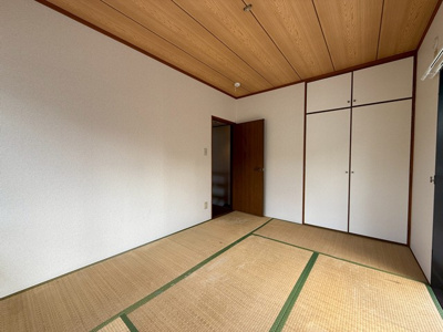 【和室】 | 小泉テラスB | 2階・南西向き和室6帖☆収納スペースがあります♪荷物をたっぷり収納できてお部屋がすっきり片付きます☆