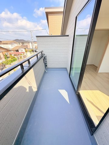 角地で陽当り・通風良好　広々4LDK　春日台9丁目　全2棟　B号棟のバルコニー