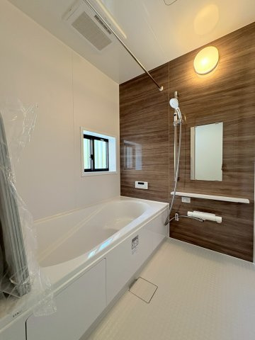 角地で陽当り・通風良好　広々4LDK　春日台9丁目　全2棟　B号棟の浴室