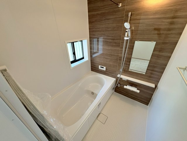 角地で陽当り・通風良好　広々4LDK　春日台9丁目　全2棟　B号棟の浴室