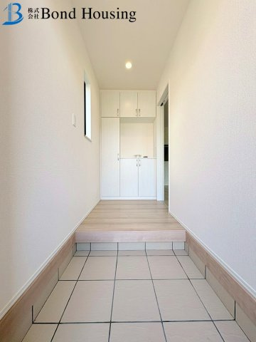 全居室収納あり・お車並列2台駐車可　春日台9丁目　全2棟　A号棟の玄関