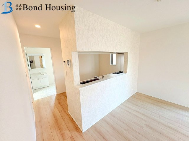 全居室収納あり・お車並列2台駐車可　春日台9丁目　全2棟　A号棟の玄関