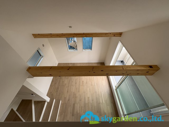 茅ヶ崎市香川5丁目　新築戸建　全11棟6号棟の内装|ロフトから見たリビング