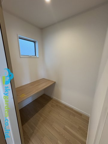 茅ヶ崎市香川5丁目　新築戸建　全11棟6号棟の内装|書斎・ワークスペースとして活用できます