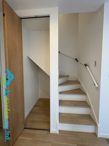 茅ヶ崎市香川5丁目　新築戸建　全11棟6号棟の収納|階段下収納　これが重宝するんですよ