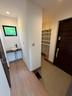 【玄関】 | 狭山市狭山台4丁目　新築分譲　西武新宿線『狭山市駅』バス12分　【狭山台小学区】