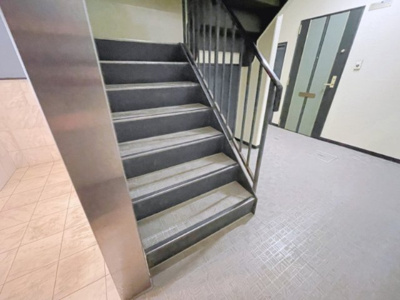 【その他共用部分】 | ベルエトワールＫ | 共用部の階段です