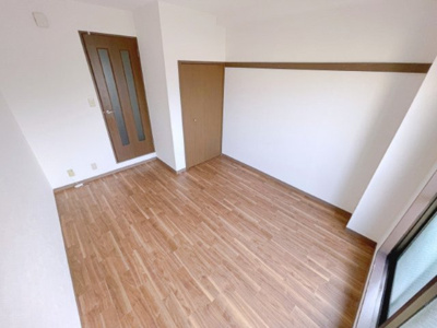 【居間・リビング】 | ベルエトワールＫ | 広々と使え配置もしやすいお部屋です