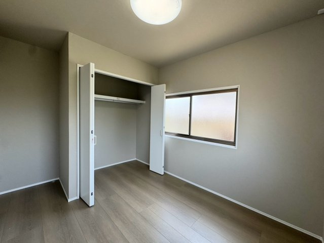 RESET HOUSE－リセットハウス－小倉南区朽網東6丁目　【小倉南区　中古戸建て】の洋室|1階5帖洋室♪クローゼット付き♪【小倉南区　中古戸建て】