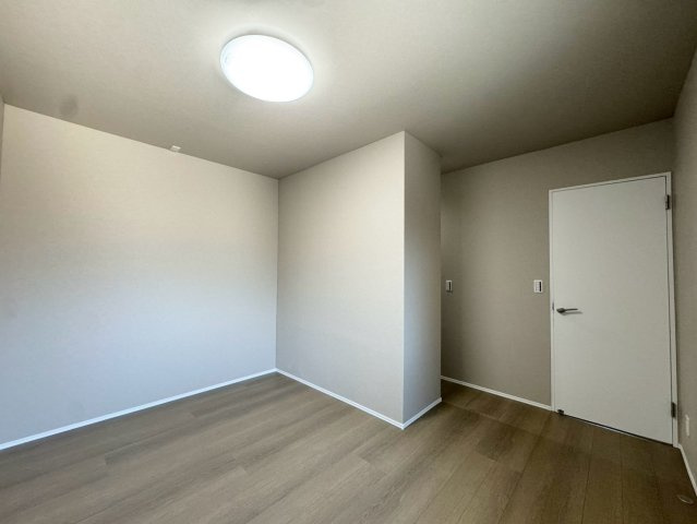 RESET HOUSE－リセットハウス－小倉南区朽網東6丁目　【小倉南区　中古戸建て】の洋室|1階6帖洋室♪ウォークインクローゼット付き♪【小倉南区　中古戸建て】