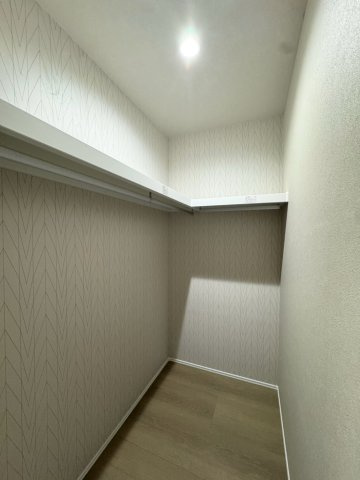 RESET HOUSE－リセットハウス－小倉南区朽網東6丁目　【小倉南区　中古戸建て】の収納|1階6帖洋室のウォークインクローゼットです♪【小倉南区　中古戸建て】