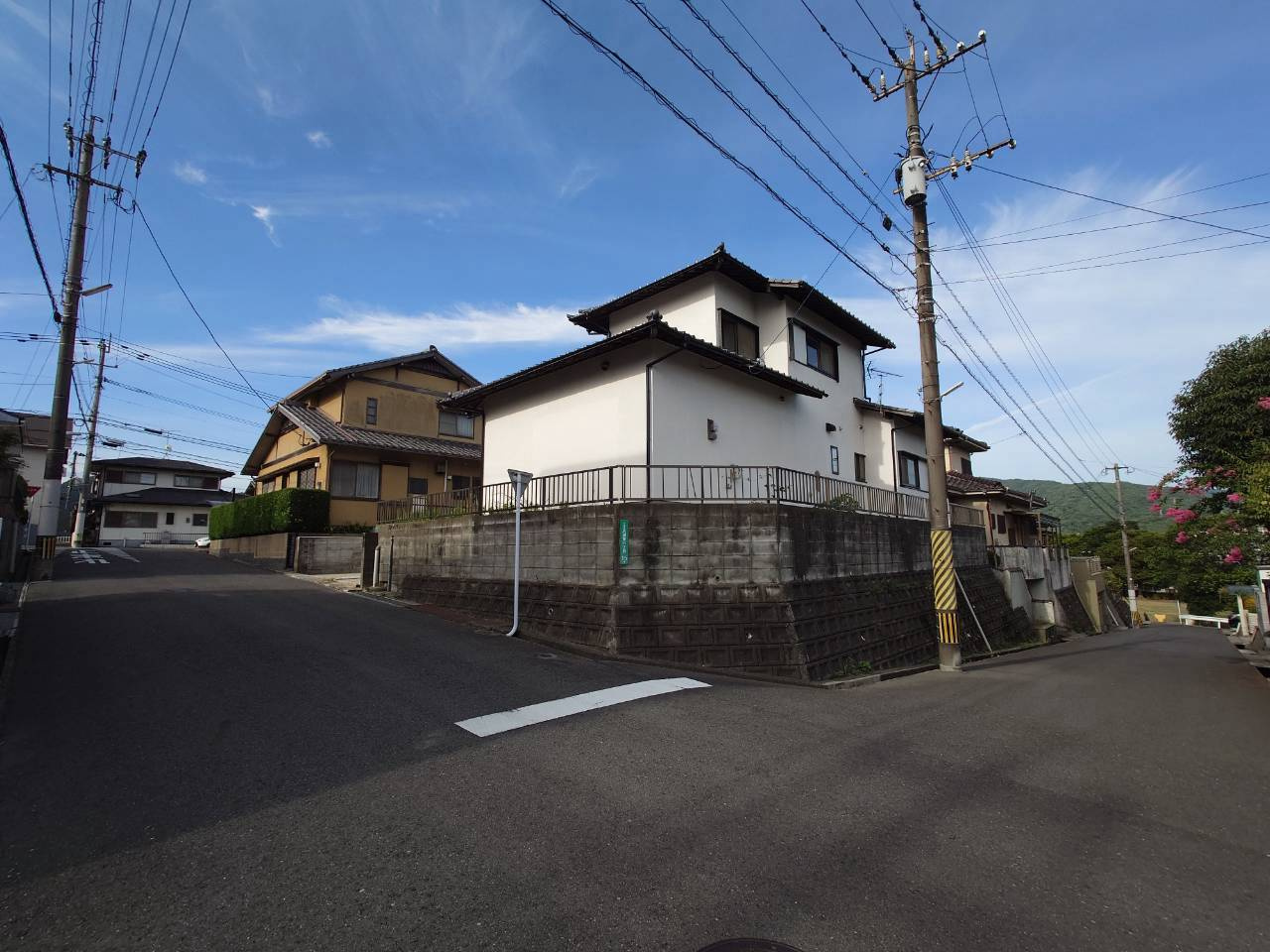 RESET HOUSE－リセットハウス－小倉南区朽網東6丁目　【小倉南区　中古戸建て】の前面道路含む現地写真|角地なのも魅力的♪【小倉南区　中古戸建て】