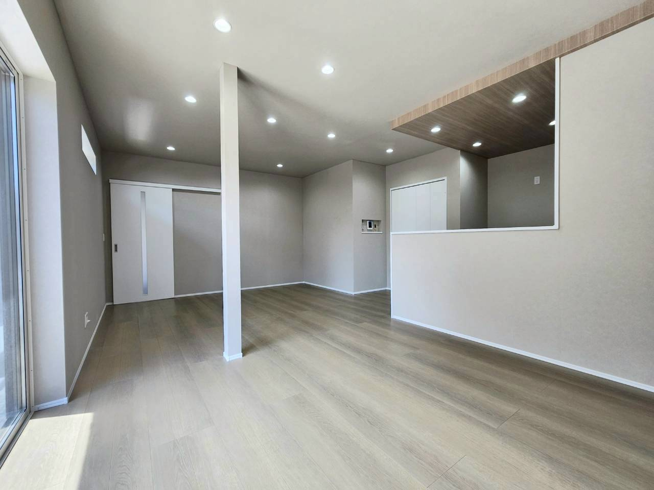 RESET HOUSE－リセットハウス－小倉南区朽網東6丁目の居間・リビング|キッチン前のダイニングスペース♪