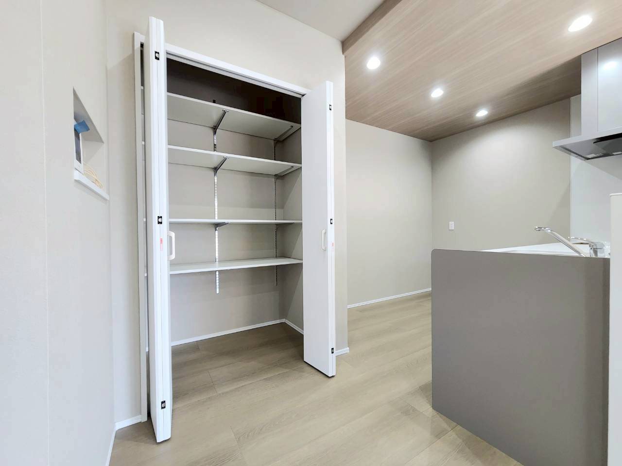 RESET HOUSE－リセットハウス－小倉南区朽網東6丁目のキッチン|大容量のパントリー♪まとめ買いが出来ますね♪