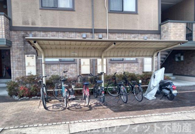 【その他共用部分】 | メルベーユプレイス | 屋根付き駐輪場