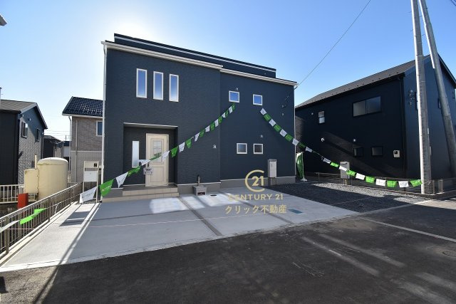 リーブルガーデン  水戸見川　12期　5の駐車場|並列駐車可能なカースペースを確保。毎日のお車の出し入れがストレスなく行えます！
内覧可能です。ご予約はHPから、またお電話でも、お気軽にどうぞ。