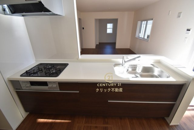 リーブルガーデン  水戸見川　12期　5のキッチン|キッチンからリビング全体が見渡せます。料理を作ることも、後片付けも、家族皆でまるごと楽しんでしまいましょう！会話がはずむ対面キッチンです。