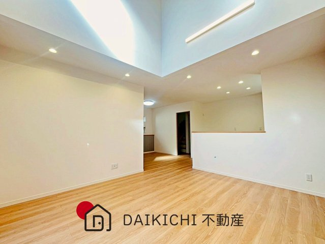【居間・リビング】 | 久喜市吉羽第6期　ワイウッドコート　新築戸建　全5棟　2号棟