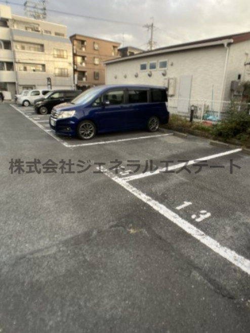 ガーデンハイツ小林２号の駐車場